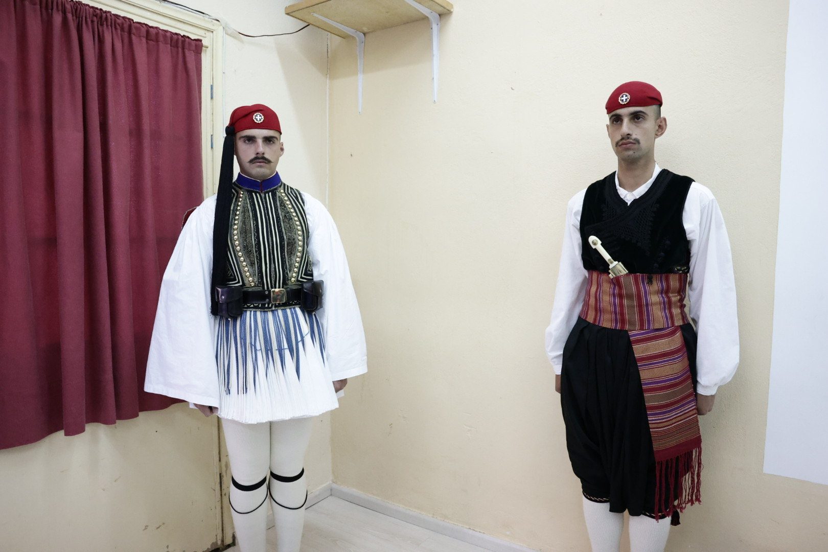Στην έκθεση «Η Ευζωνική στολή - Η ιστορική διαδρομή της μέσα από 40 έργα του Γιάννη Μυλωνά»